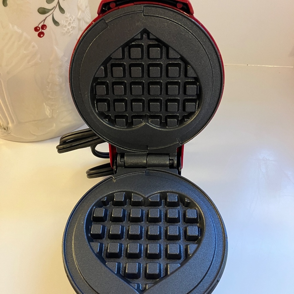 NWOT! ❤️ DASH Mini Heart ❤️ Waffle Maker! - Picture 12 of 14